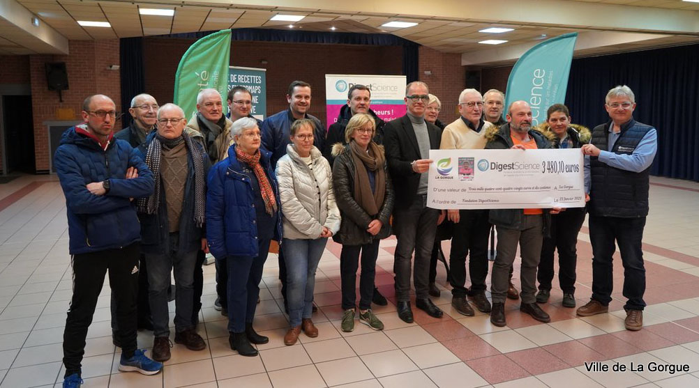 Remise du chèque des bénéfices de La Cédric Vasseur 2022 à Pierre Desreumaux